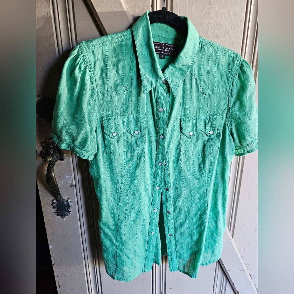 DOUBLE D  green snap blouse. Sz med